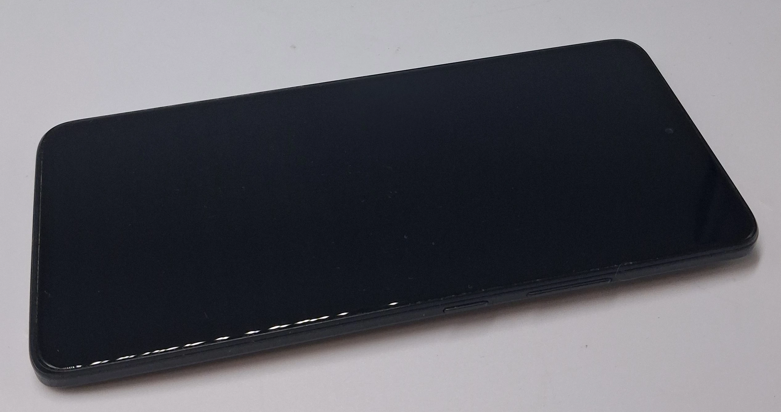 telefon-motorola-moto-g72-ean-gtin-0840023235320