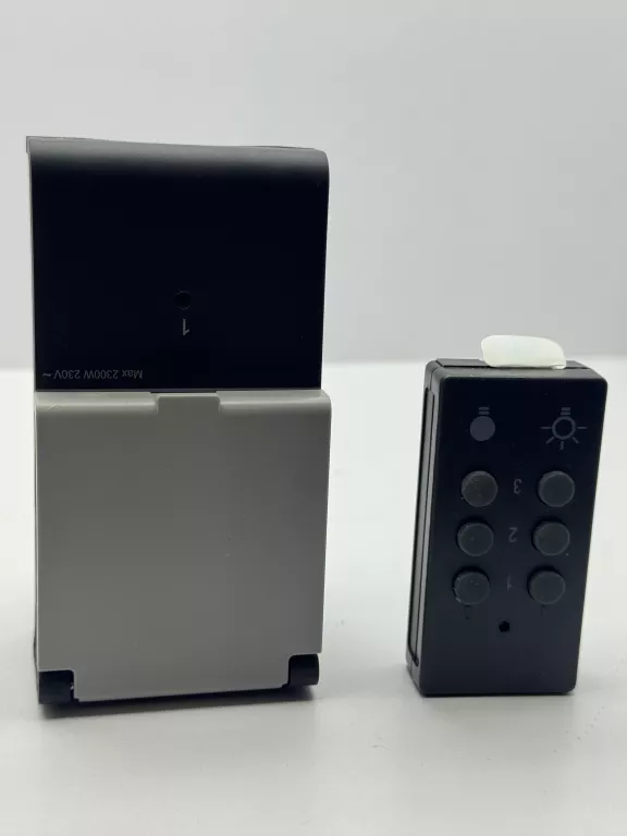 gniazdo-sterowane-radiowo-ip44-z-pilotem-05263-ean-4008297052630-liczba-gniazdek-18714-1