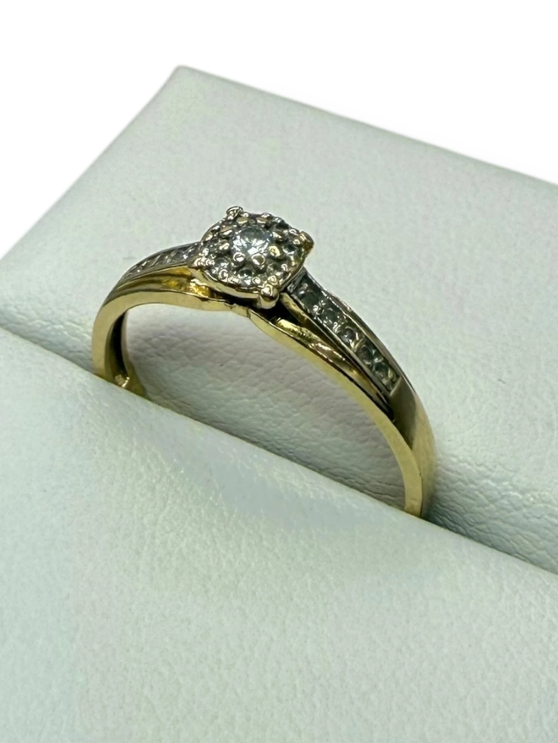 zloty-pierscionek-z-kamieniami-189g-rodzaj-2205-16