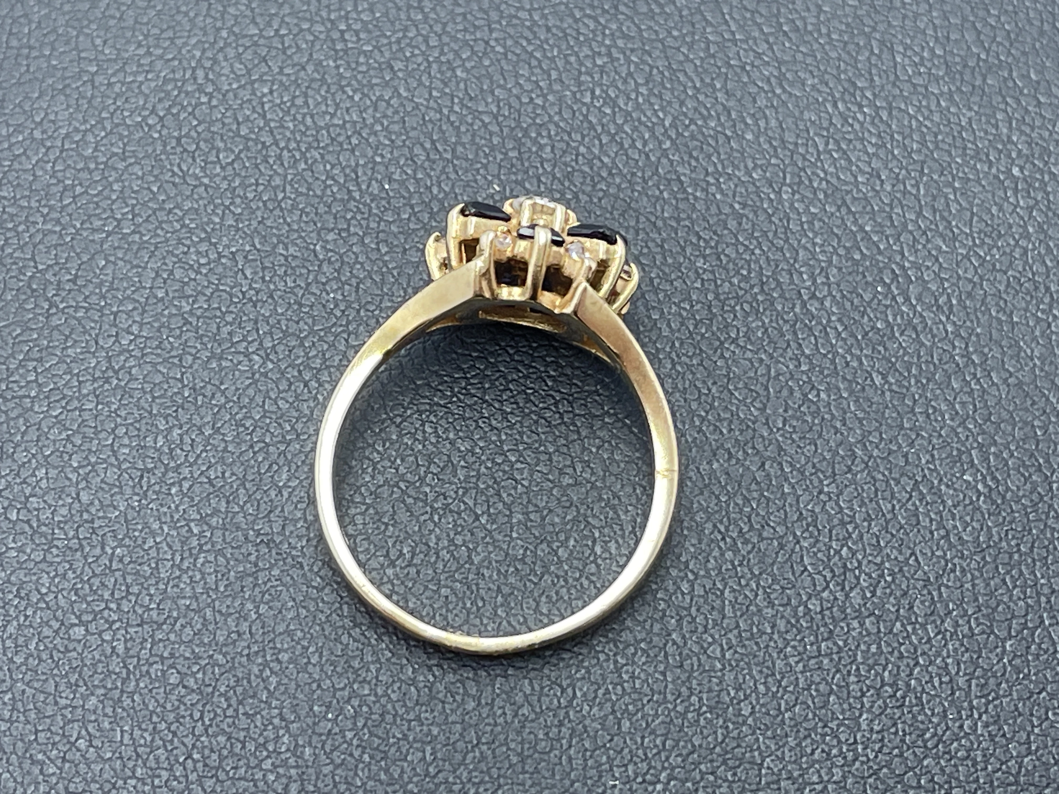 zloty-pierscionek-czarne-kamienie-585-323-r12-kamien-17088-128