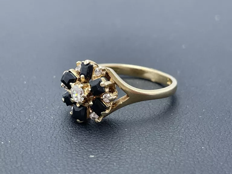 zloty-pierscionek-czarne-kamienie-585-323-r12-rodzaj-2205-2