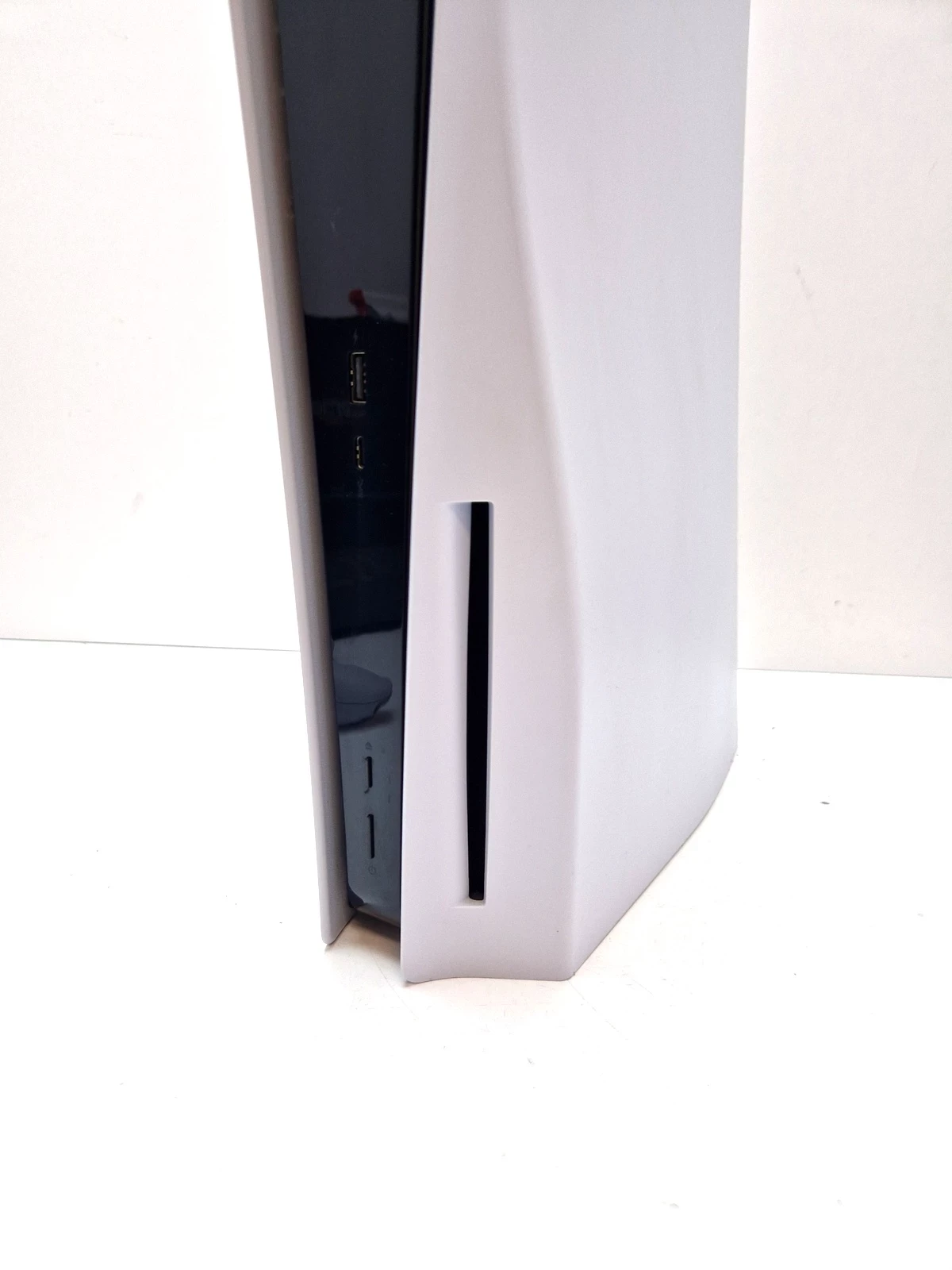 konsola-sony-playstation-5-z-napedem-2-pady-producent-248914-1705040