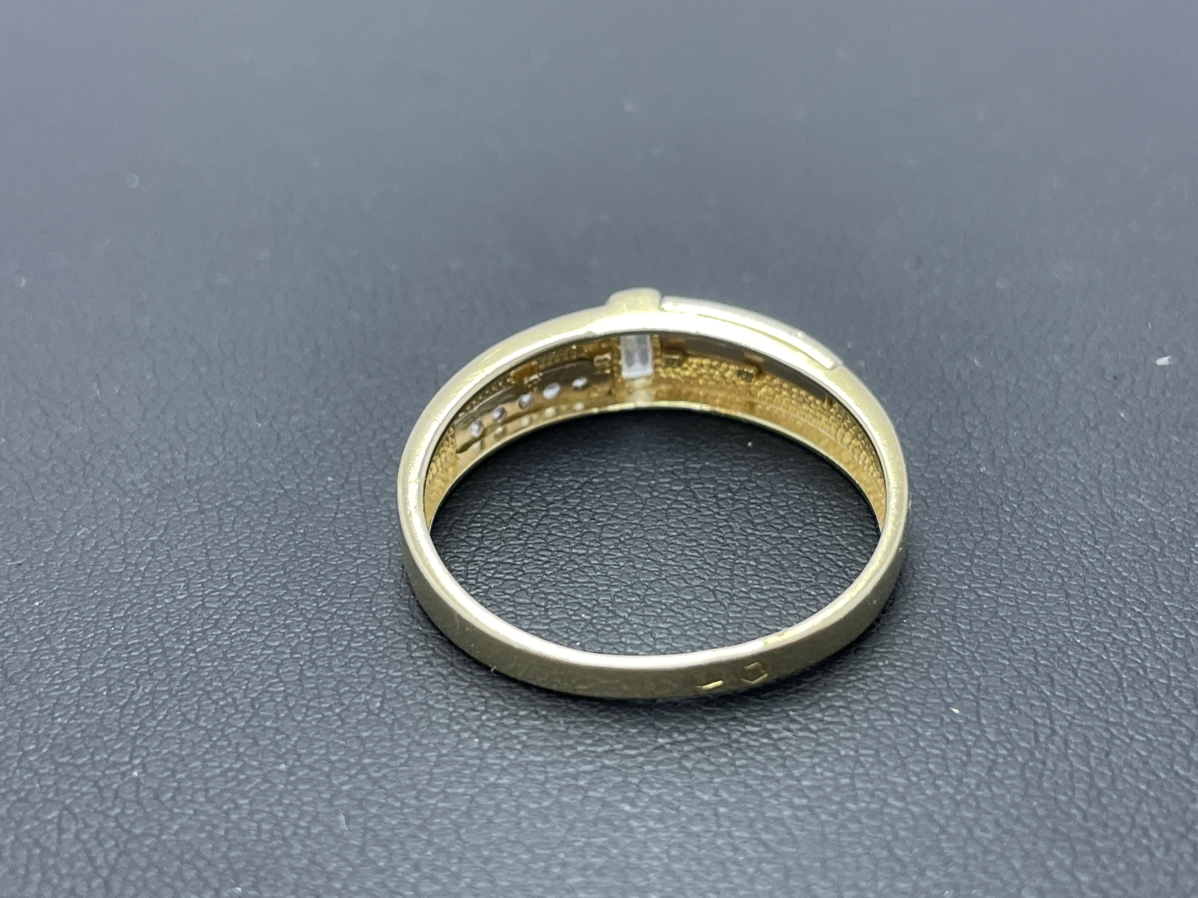 zloty-pierscionek-cyrkonie-585-286g-r23-material-15835-2