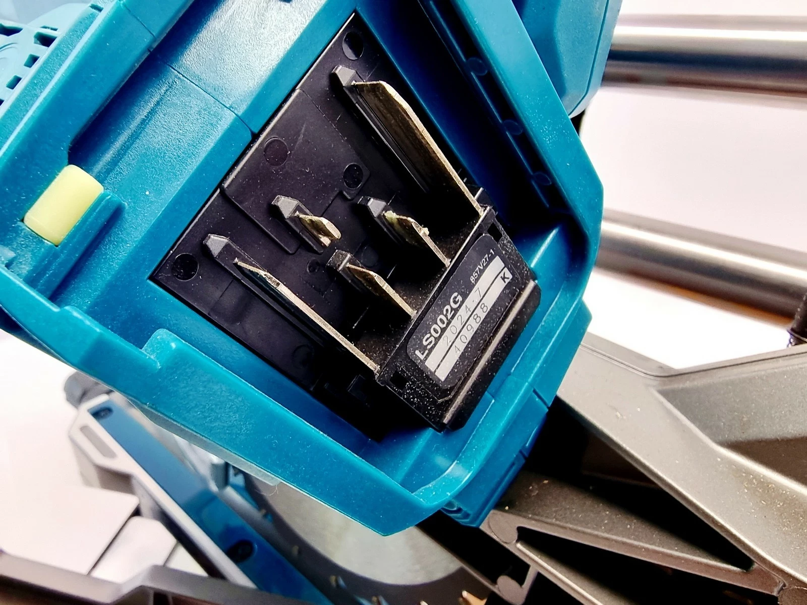 ukosnica-akumulatorowa-makita-xgt-ls002gz-napiecie-akumulatora-4000