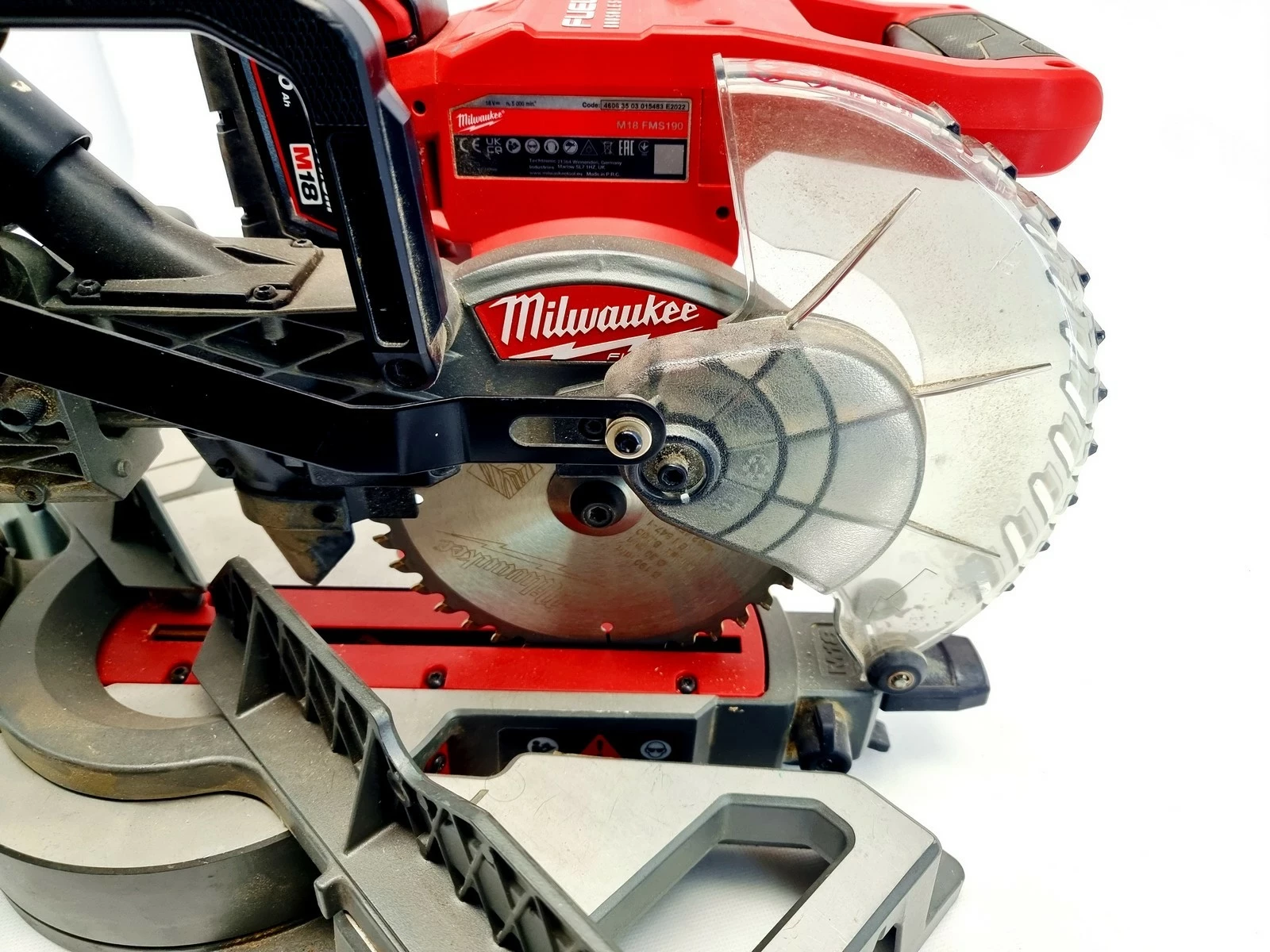 pila-ukosnica-z-posuwem-milwaukee-m18-fms190-srednica-tarczy-19000