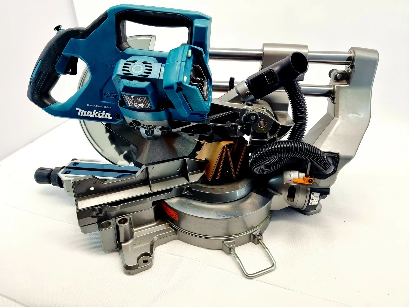 ukosnica-akumulatorowa-makita-xgt-ls002gz-seria-xgt