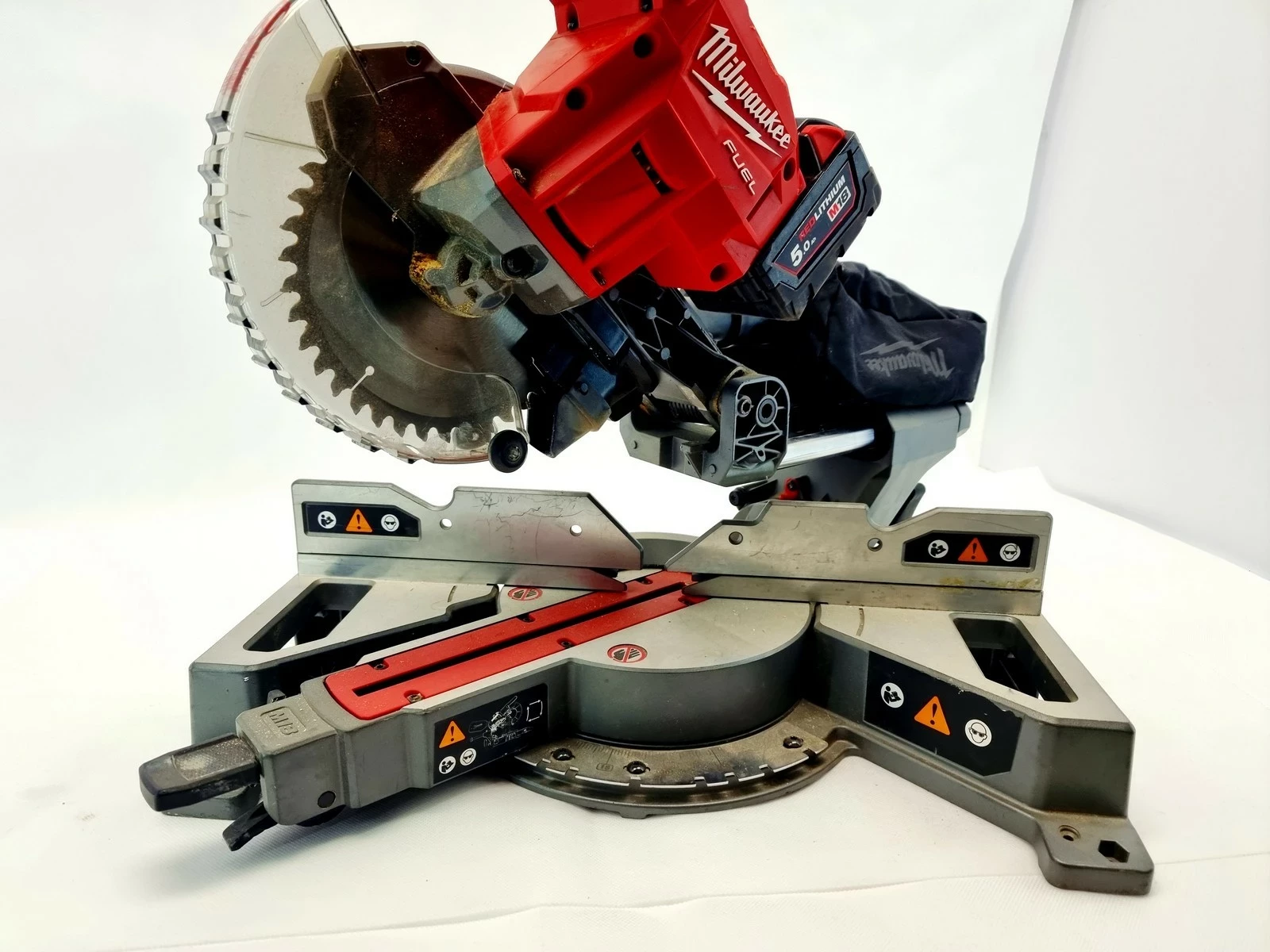 pila-ukosnica-z-posuwem-milwaukee-m18-fms190-cechy-dodatkowe-228809-4