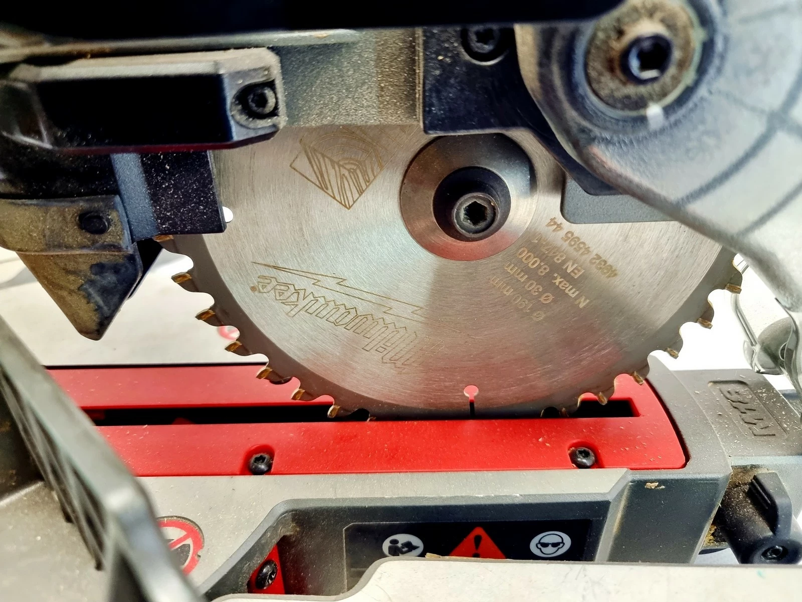 pila-ukosnica-z-posuwem-milwaukee-m18-fms190-kod-producenta-4933459619