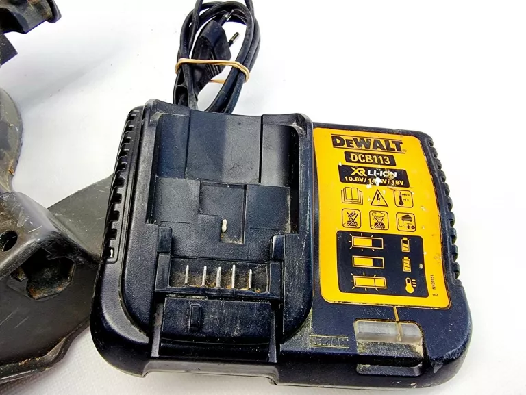 pila-ukosowa-z-posuwem-dewalt-dw777-1800w-stan-11323-2