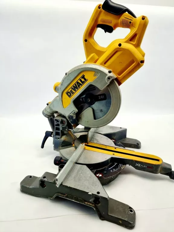 pila-ukosowa-z-posuwem-dewalt-dw777-1800w-dabrowszczakow-1811-sj-olsztyn