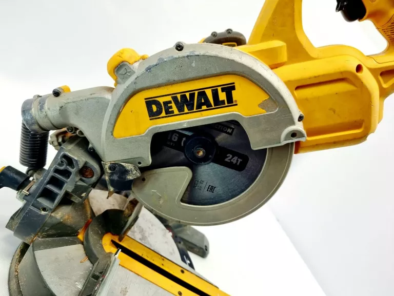 pila-ukosowa-z-posuwem-dewalt-dw777-1800w-srednica-tarczy-21600