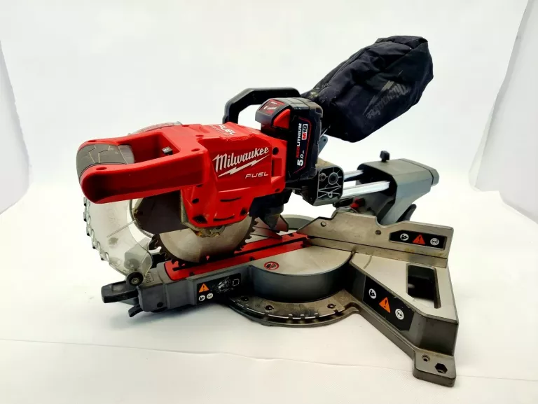 pila-ukosnica-z-posuwem-milwaukee-m18-fms190-srednica-otworu-pily-3000