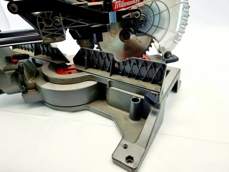 pila-ukosnica-z-posuwem-milwaukee-m18-fms190-stan-11323-2