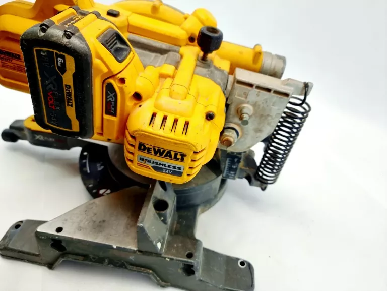 pila-ukosowa-z-posuwem-dewalt-dw777-1800w-ean-gtin-5035048193464