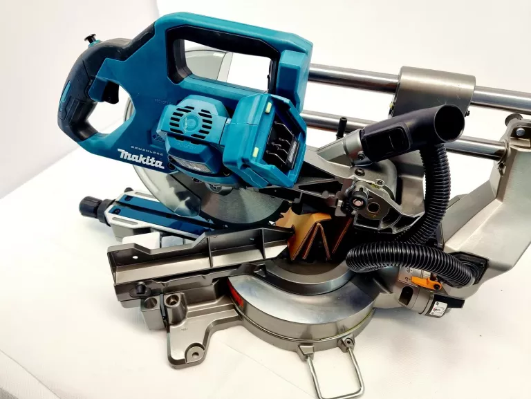 ukosnica-akumulatorowa-makita-xgt-ls002gz-glebokosc-ciecia-pod-katem-45-stopni-220