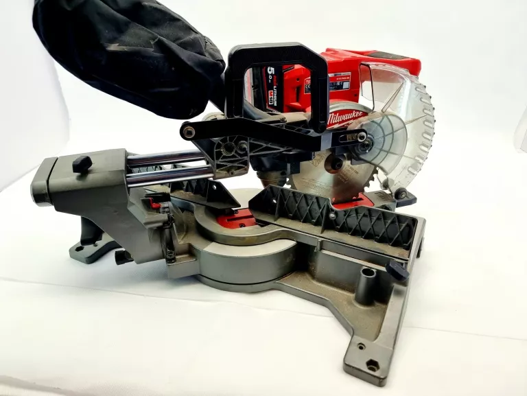 pila-ukosnica-z-posuwem-milwaukee-m18-fms190-dabrowszczakow-1811-sj-olsztyn