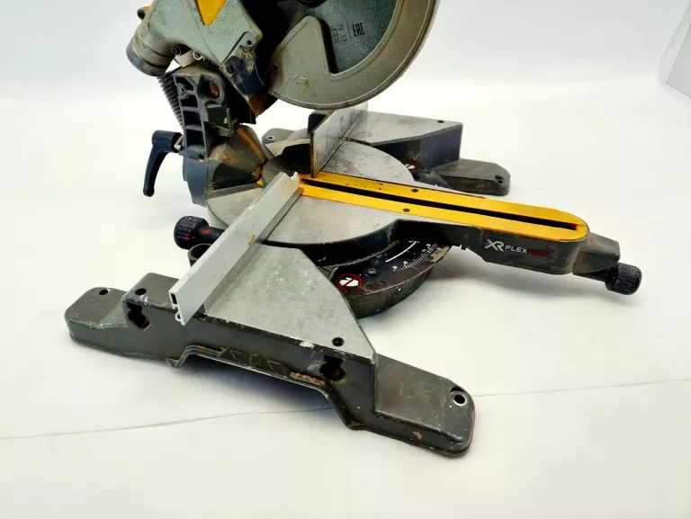 pila-ukosowa-z-posuwem-dewalt-dw777-1800w-ean-gtin-5035048193464