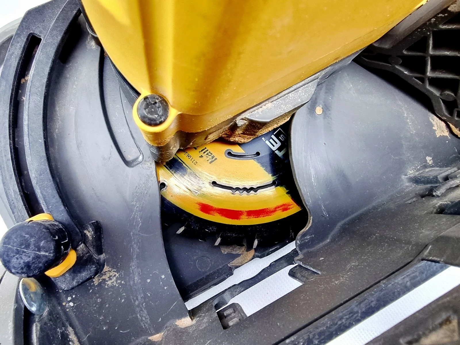 zaglebiarka-dewalt-dcs520nt-165mm-li-ion-54v-xr-wewnetrzna-srednica-tarczy-20