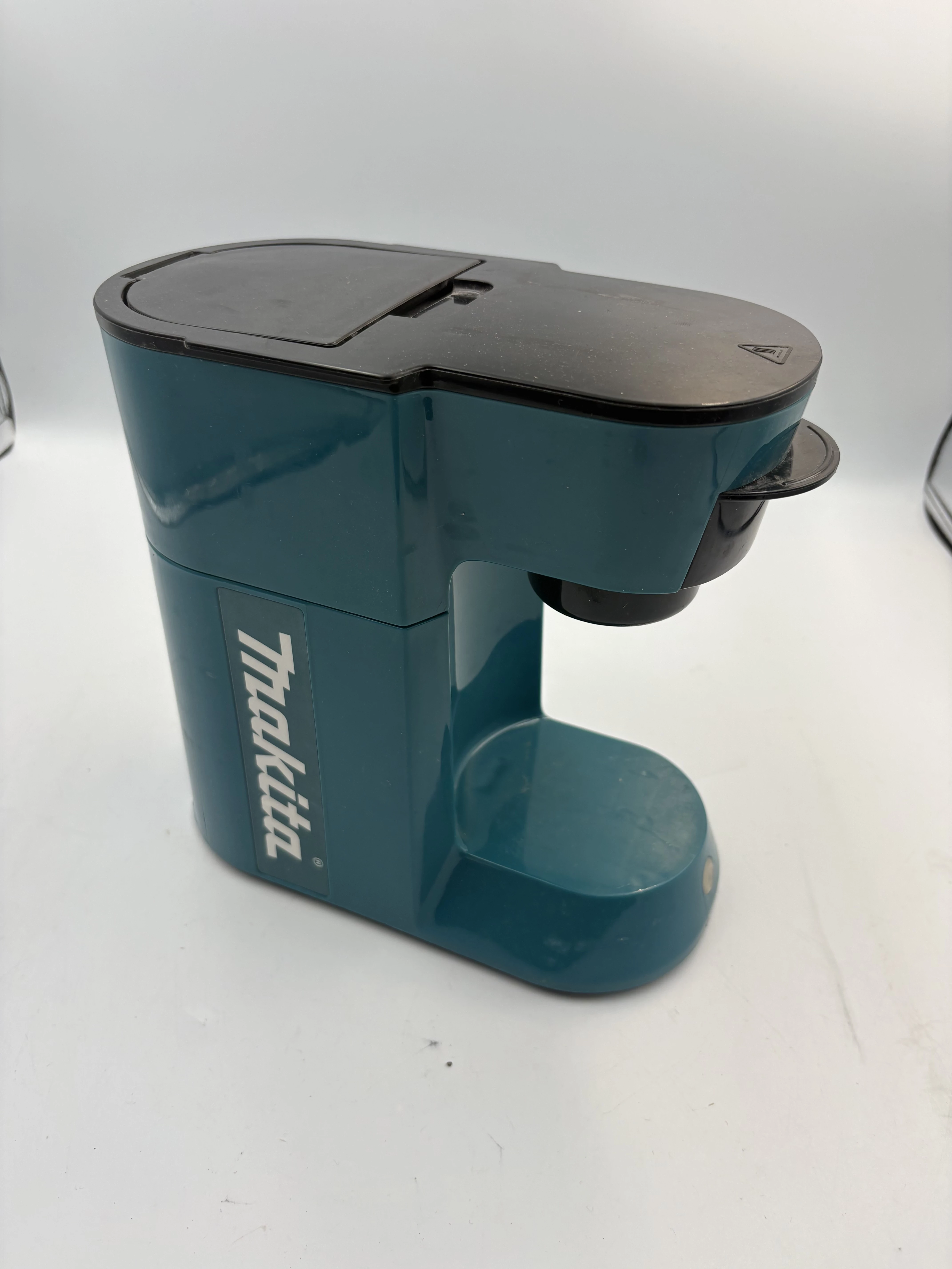 ekspress-przelewowy-makita-dcm500z-kolor-dominujacy-129357-5