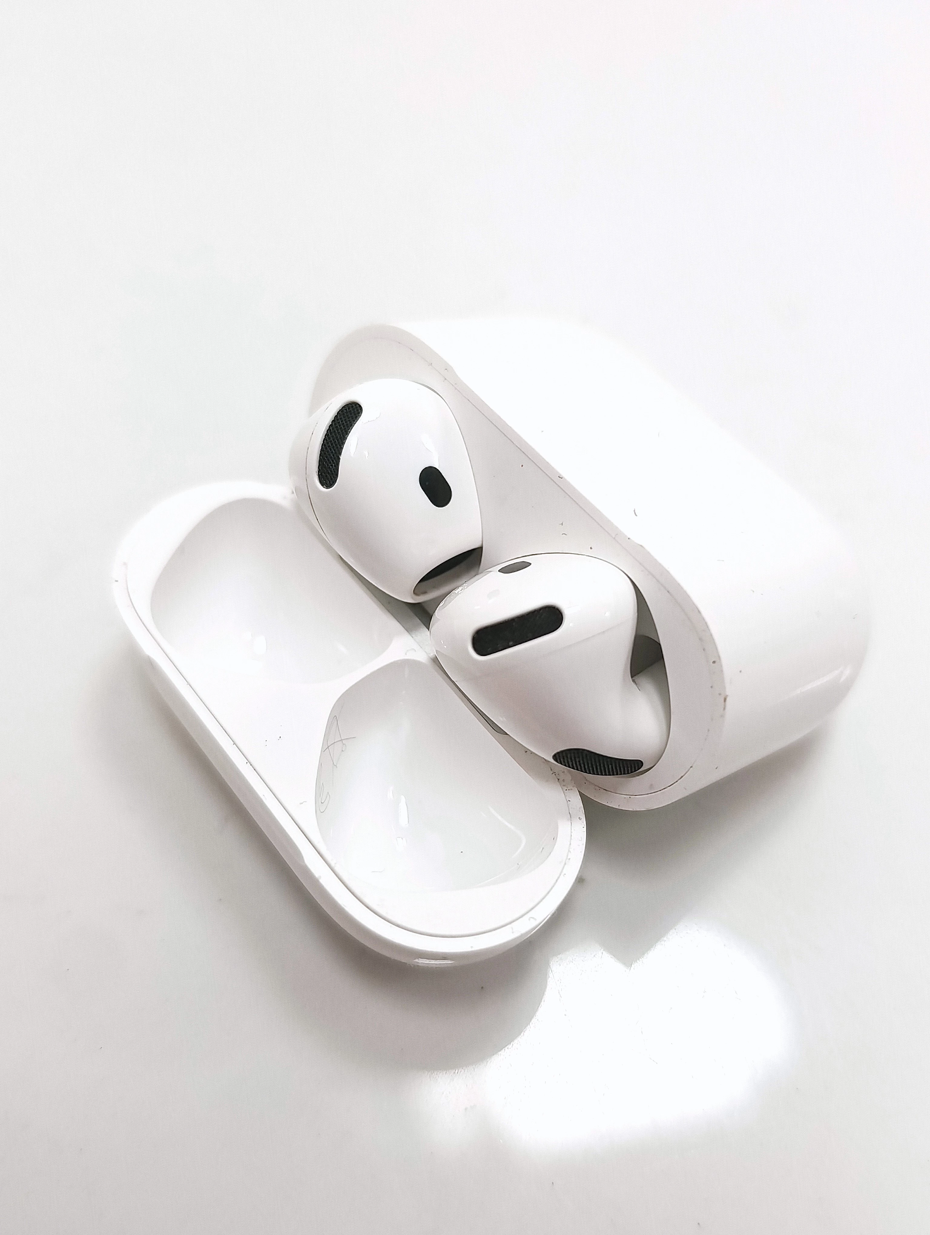 sluchawki-apple-airpods-4-anc-icloud-aleje-jerozolimskie-33-warszawa-boonum