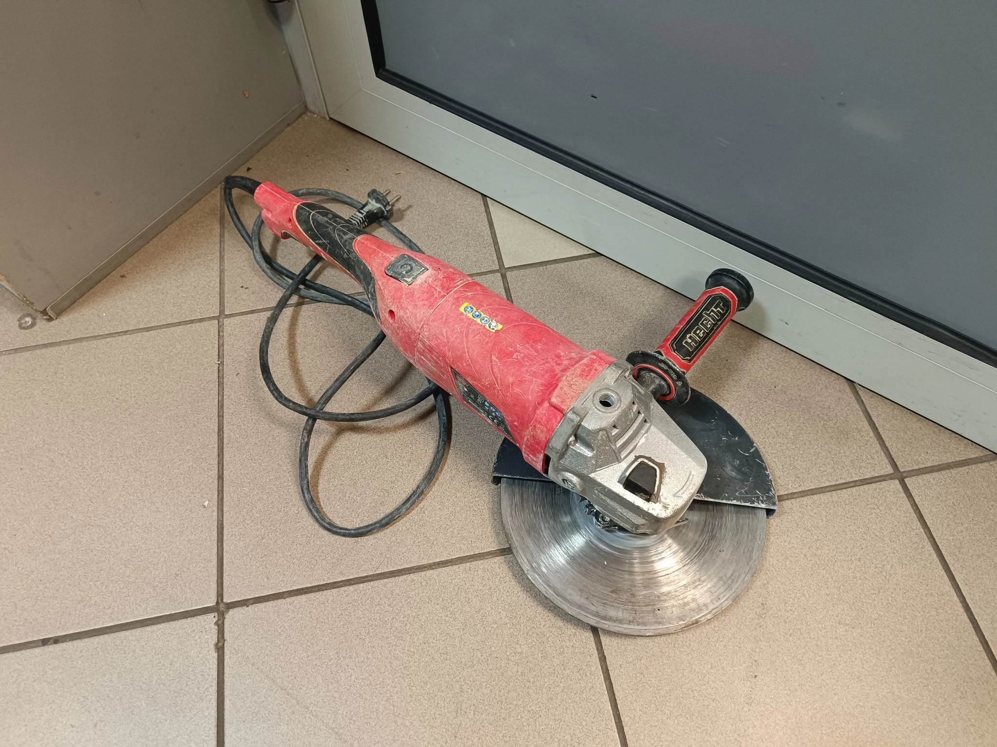 szlifierka-katowa-hecht-1324-2200w-wolny-start-saturna-41-glogow