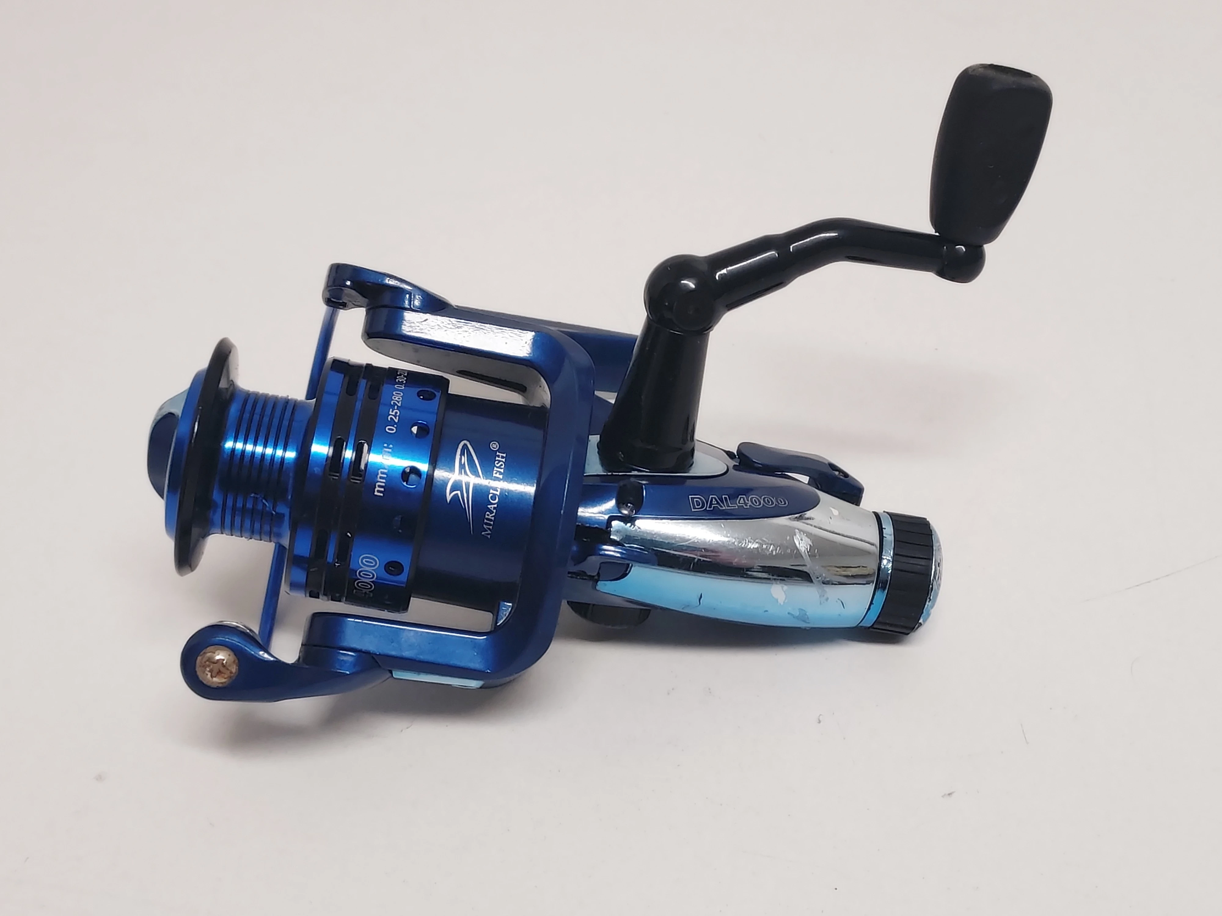 kolowrotek-miracle-fish-dal4000-product-id-b2da5901-3e79-4de7-86fa-4d040da6f611