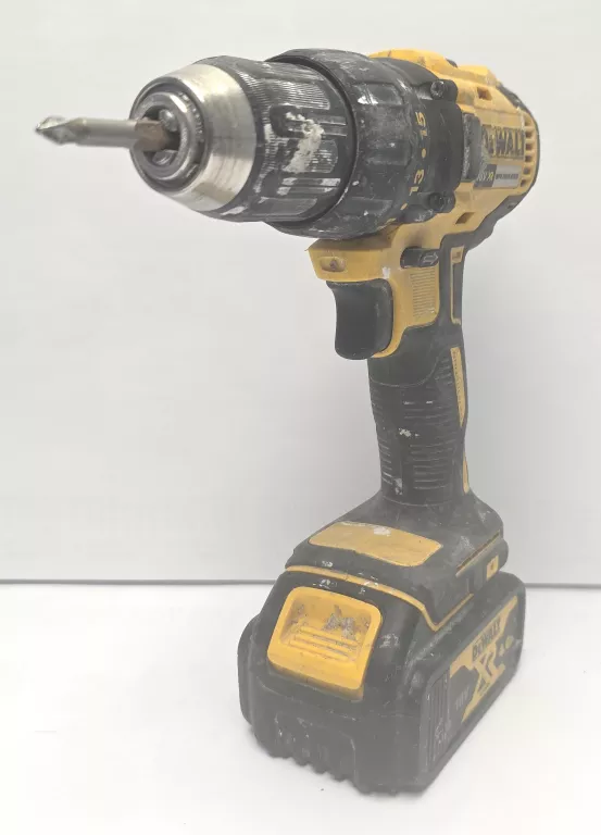 wkretarka-dewalt-dcd777-aku-lad-pojemnosc-akumulatora-000