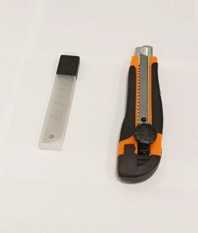 noz-do-tapet-vergionic-18-mm-plac-wolnosci-10-konin