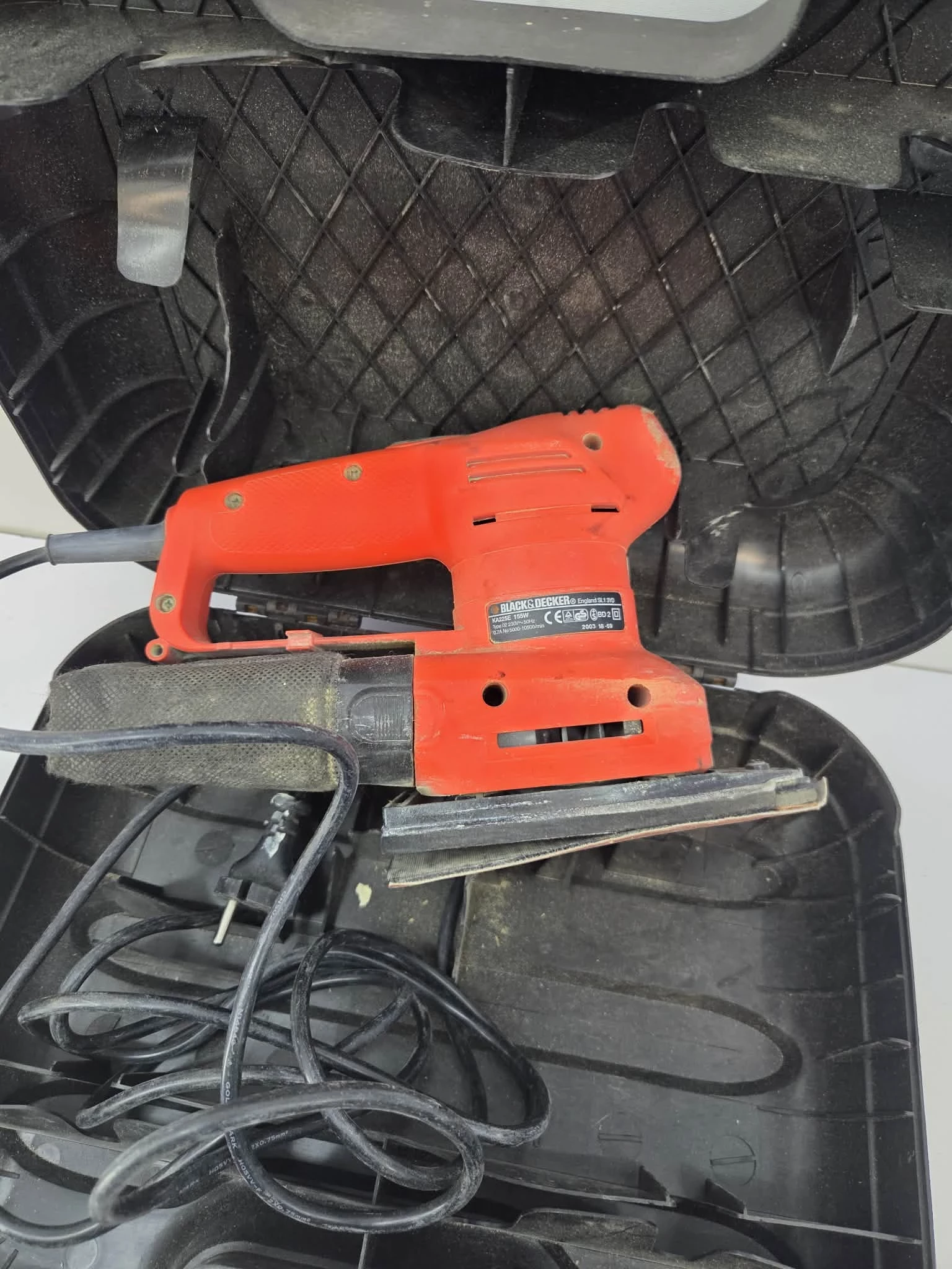 szlifierka-black-decker-ka225e-155w-kod-producenta-bdka2500k-qs