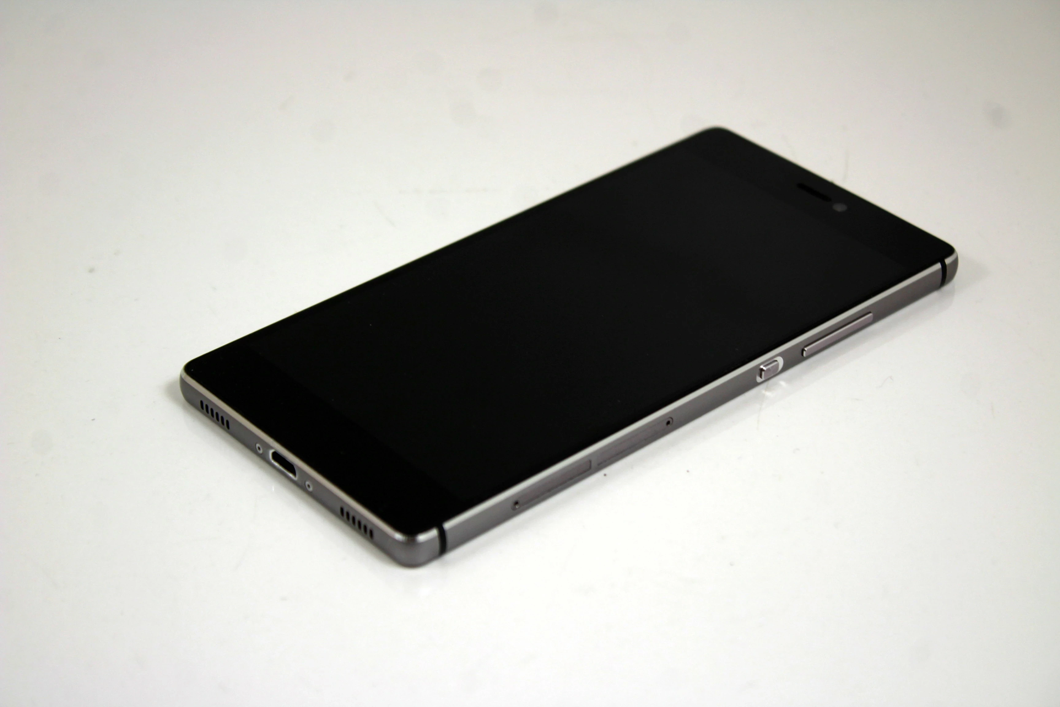 telefon-huawei-p8-stan-11323-2