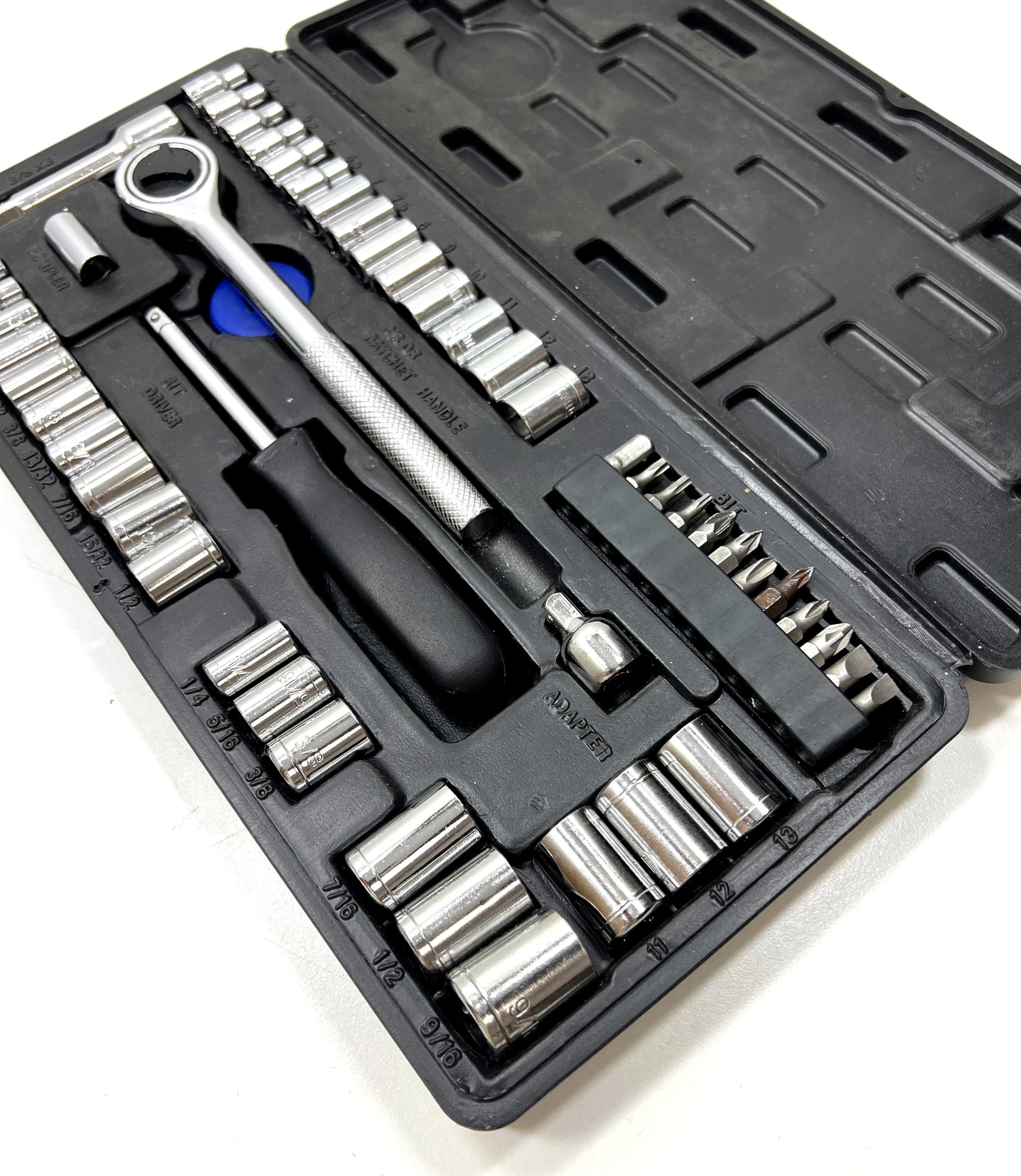 zestaw-klucz-z-nasadkami-w-walizce-stan-11323-2