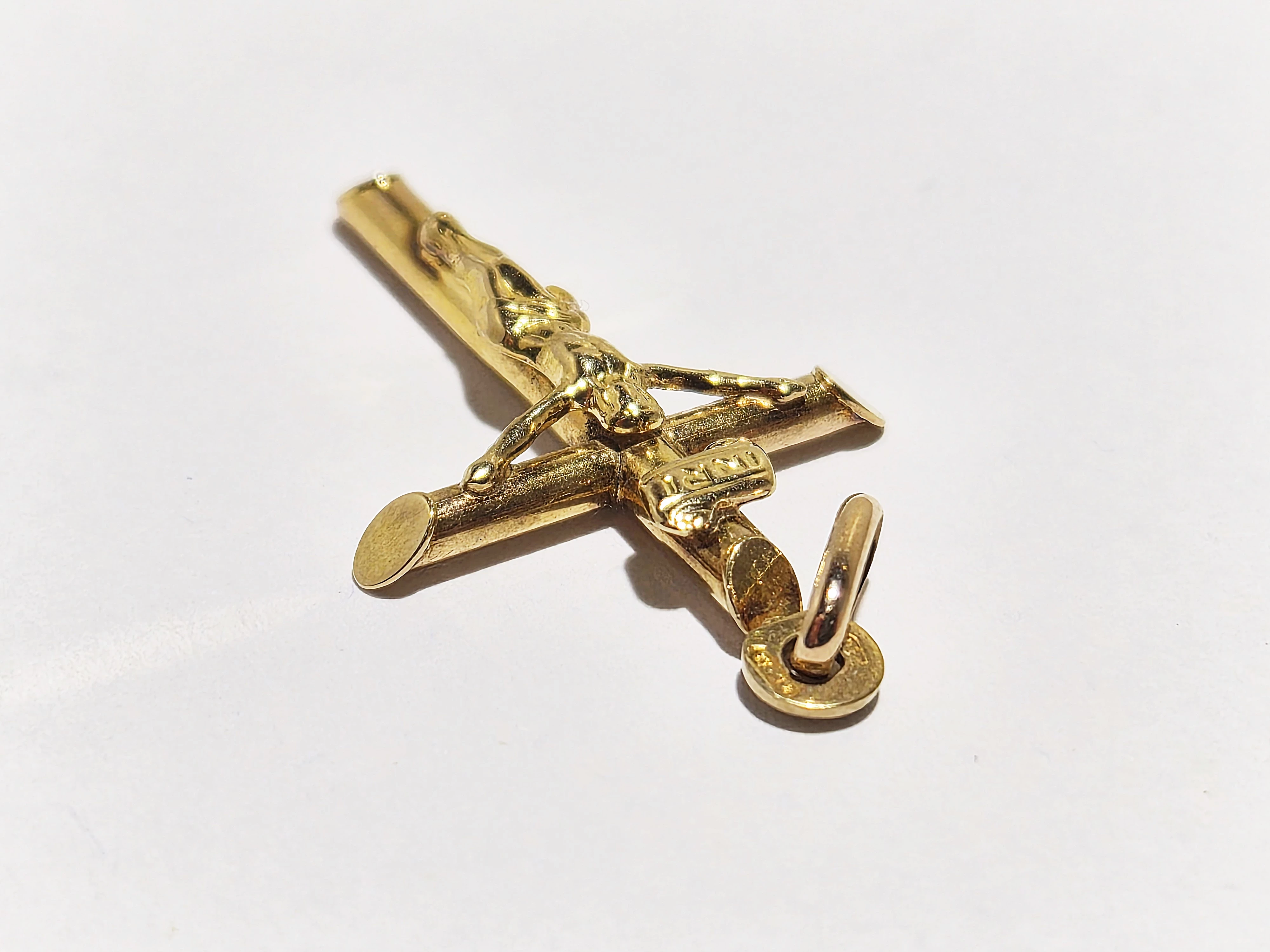 sliczny-9k-zloty-krzyzyk-z-chrystusem-093g-kamien-17088-524288