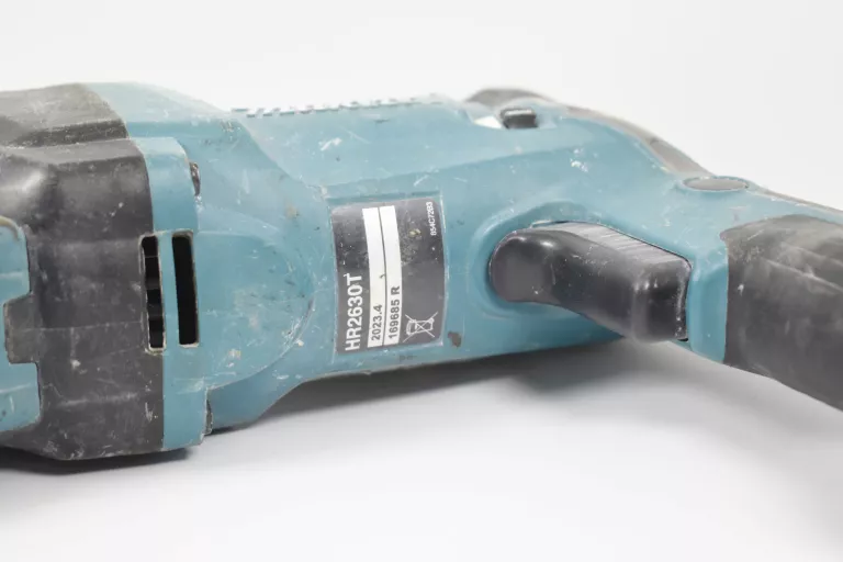 mlotowiertarka-makita-hr2630t-stan-11323-2
