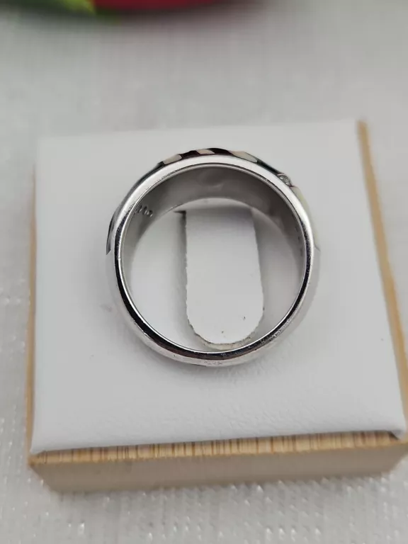 srebrny-pierscionek-587-g-925-ean-gtin-5906803355116