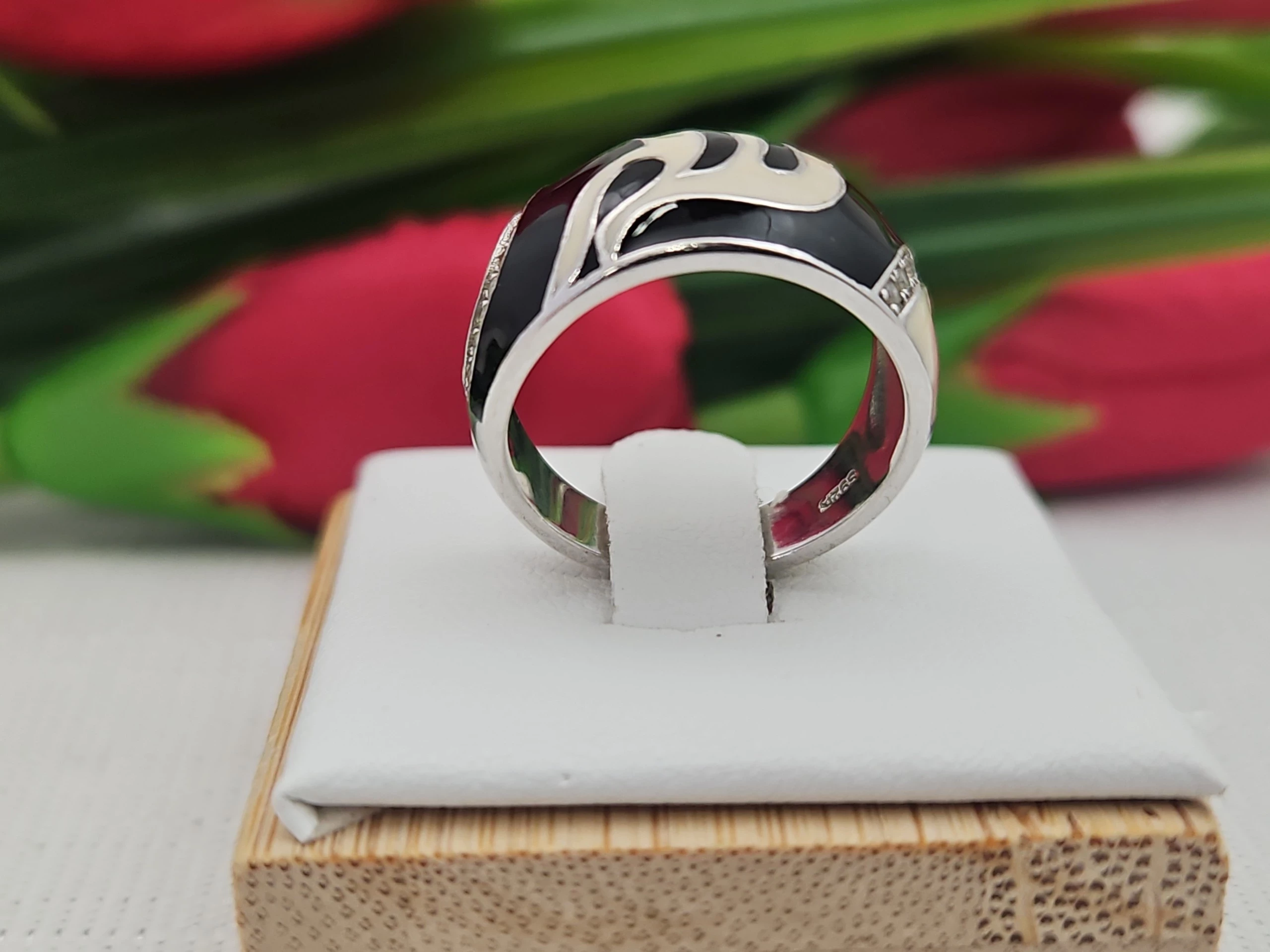 srebrny-pierscionek-587-g-925-material-15835-4