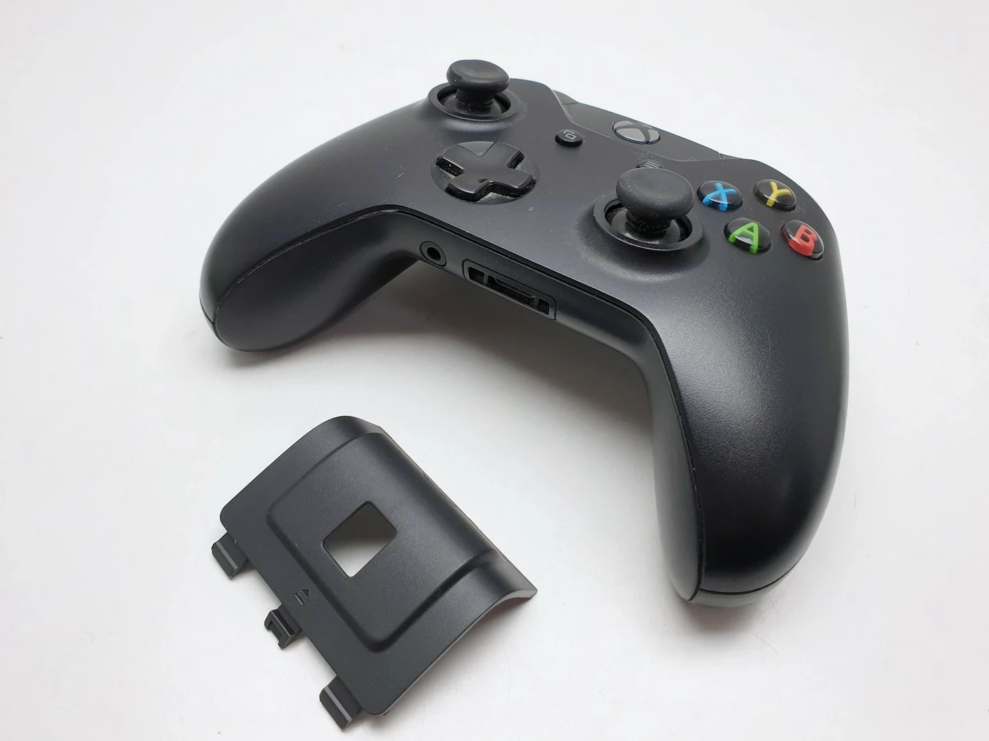 pad-do-konsoli-xbox-one-czarny-ean-gtin-885370872132