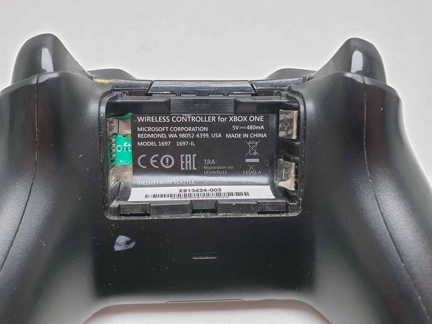 pad-do-konsoli-xbox-one-czarny-marka-248811-1955403