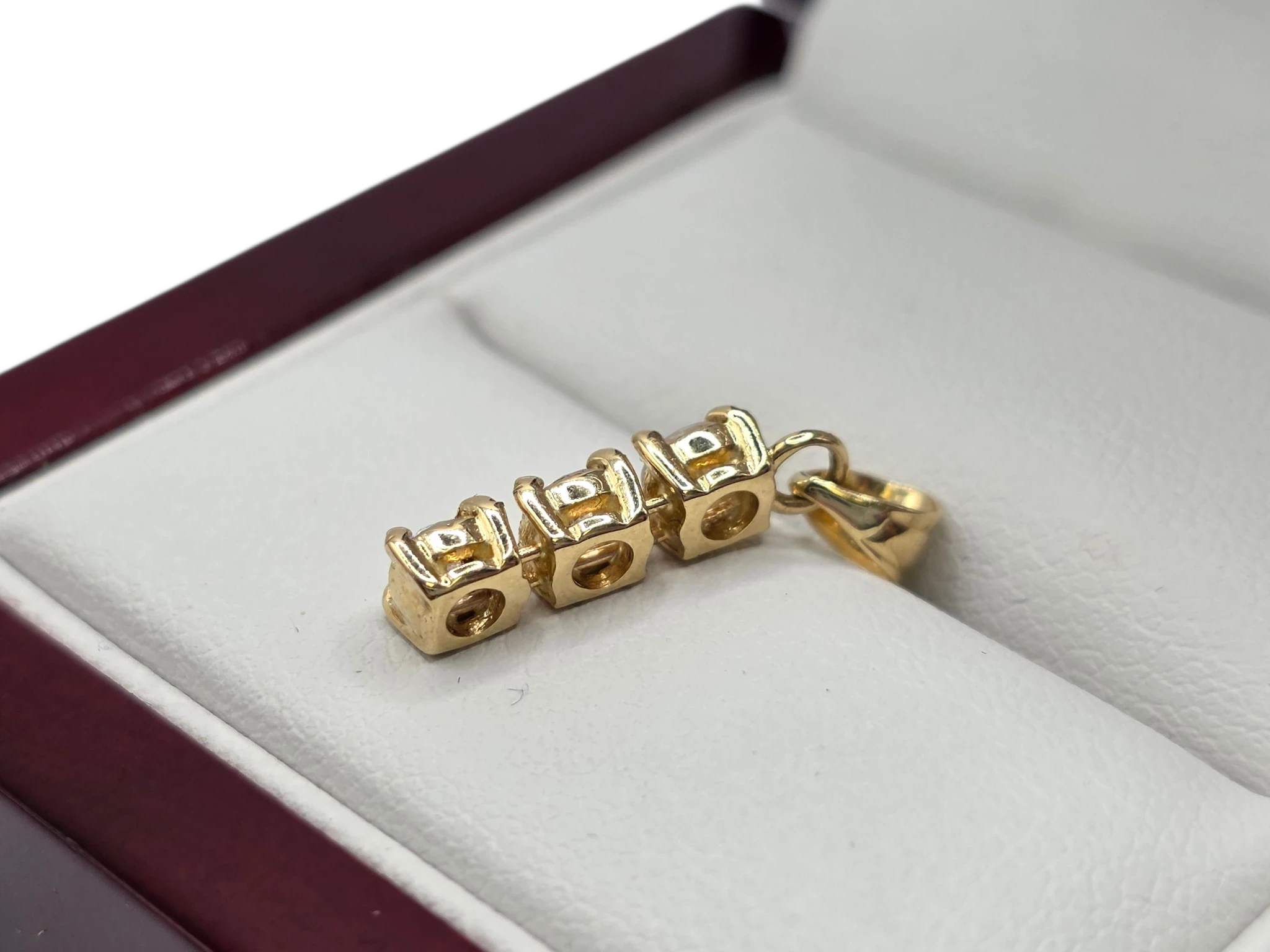 sliczna-zlota-zawieszka-z-diamentami-066ct-585-128g-material-15835-2