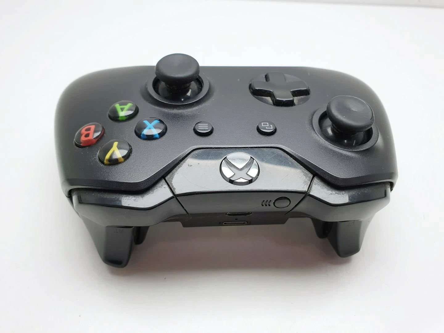 pad-do-konsoli-xbox-one-czarny-kod-producenta-1537