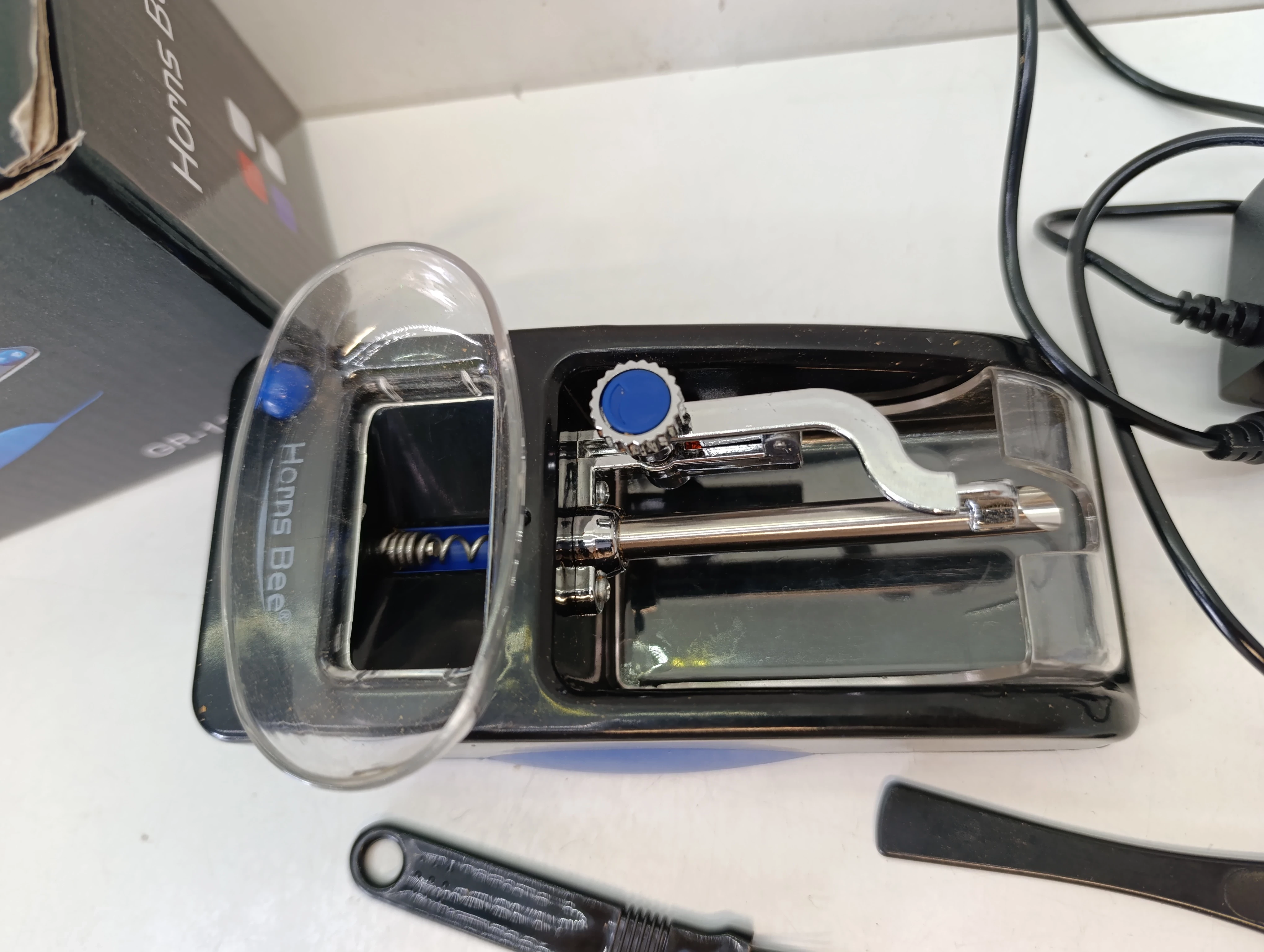 elektryczna-maszynka-nabijarka-do-papierosow-niebieski-horns-bee-stan-11323-2