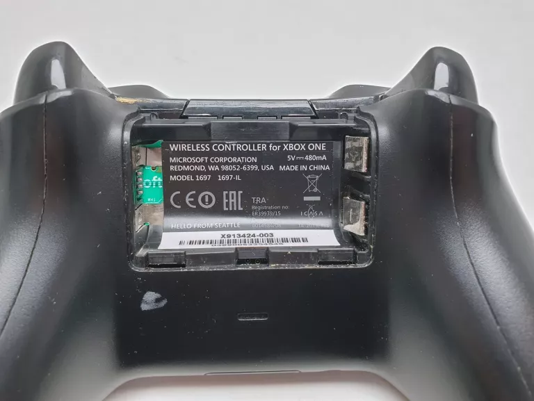 pad-do-konsoli-xbox-one-czarny-marka-248811-1955403