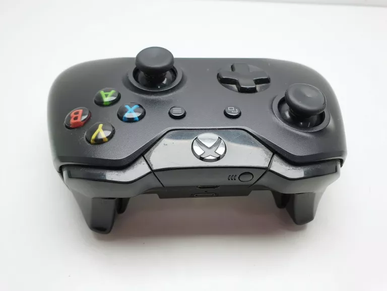 pad-do-konsoli-xbox-one-czarny-kod-producenta-1537