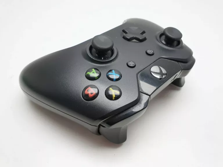 pad-do-konsoli-xbox-one-czarny-stan-11323-2