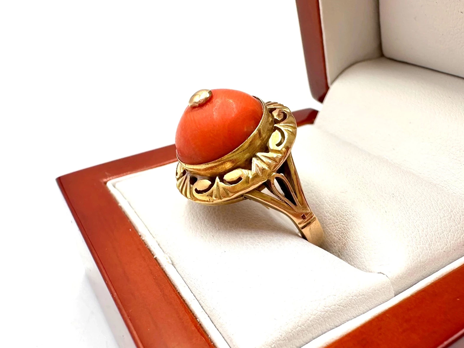 zloty-pierscionek-z-naturalnym-koralem-r15-950g-p585-kopula-stan-11323-2