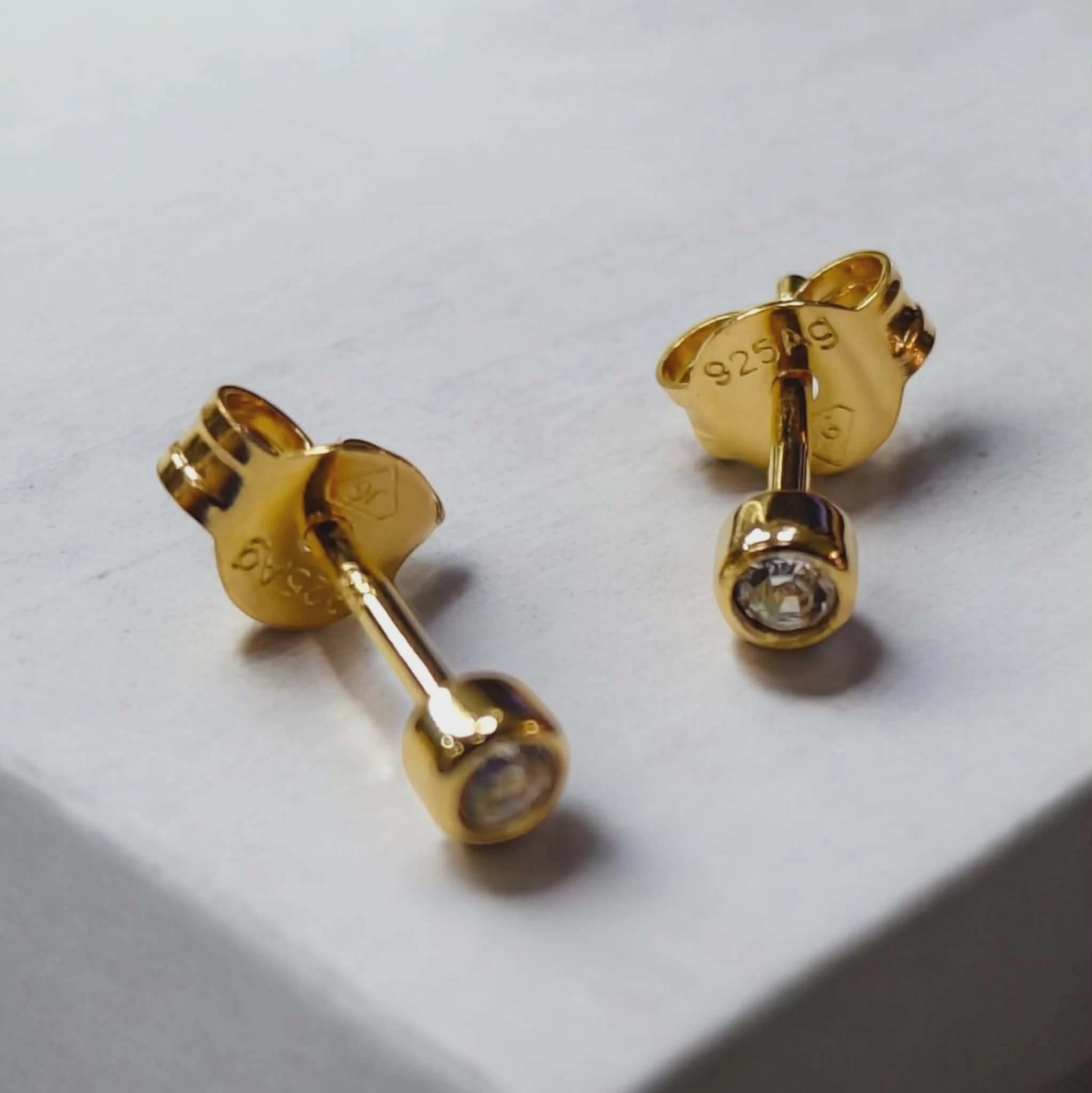 minimalistyczne-srebrne-wkreciki-z-cyrkonia-pozlacane-sr-925-052-g-11-listopada-4-lask-palladium