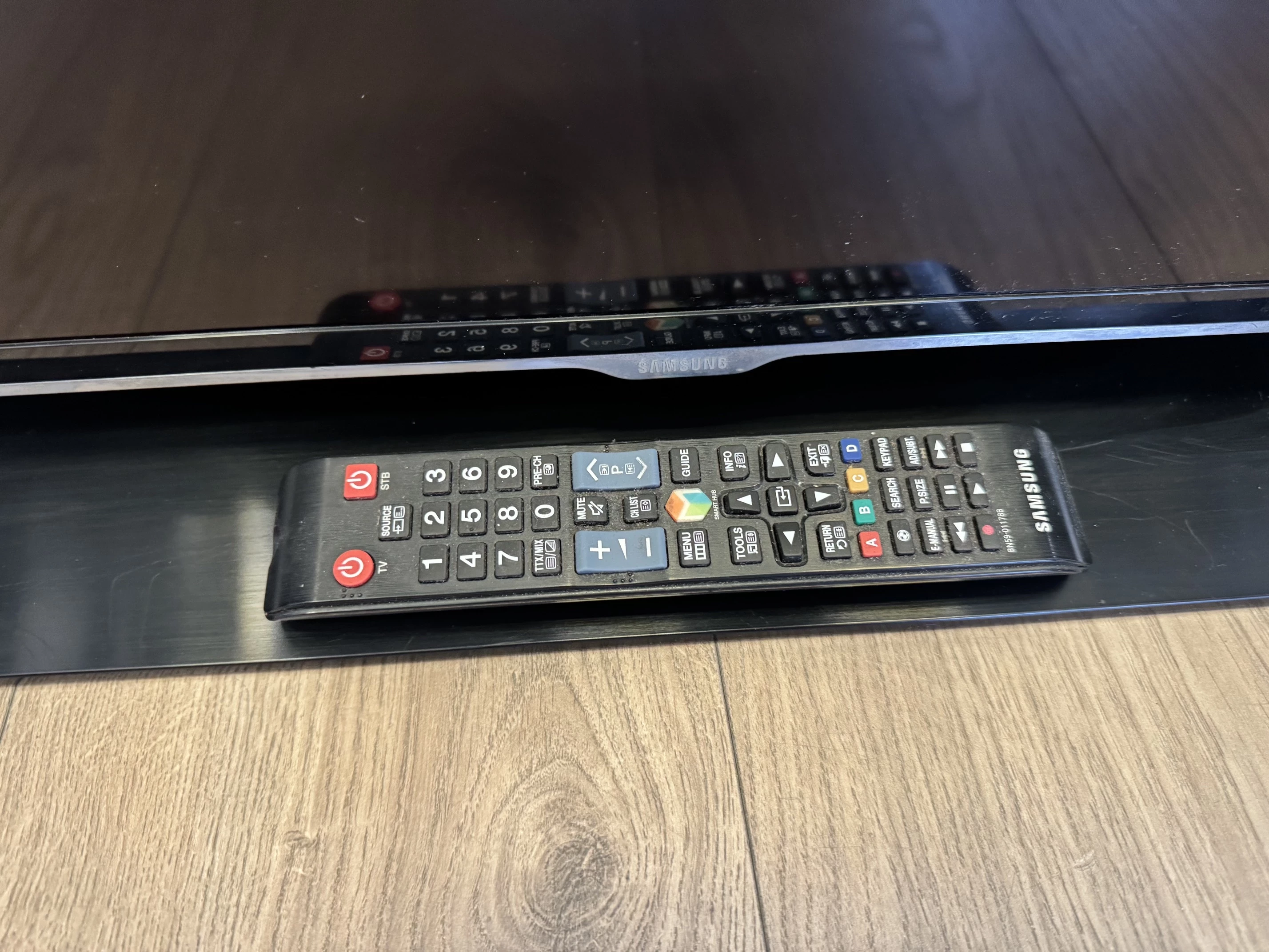 telewizor-led-samsung-ue40h5500aw-format-hd-129294-2