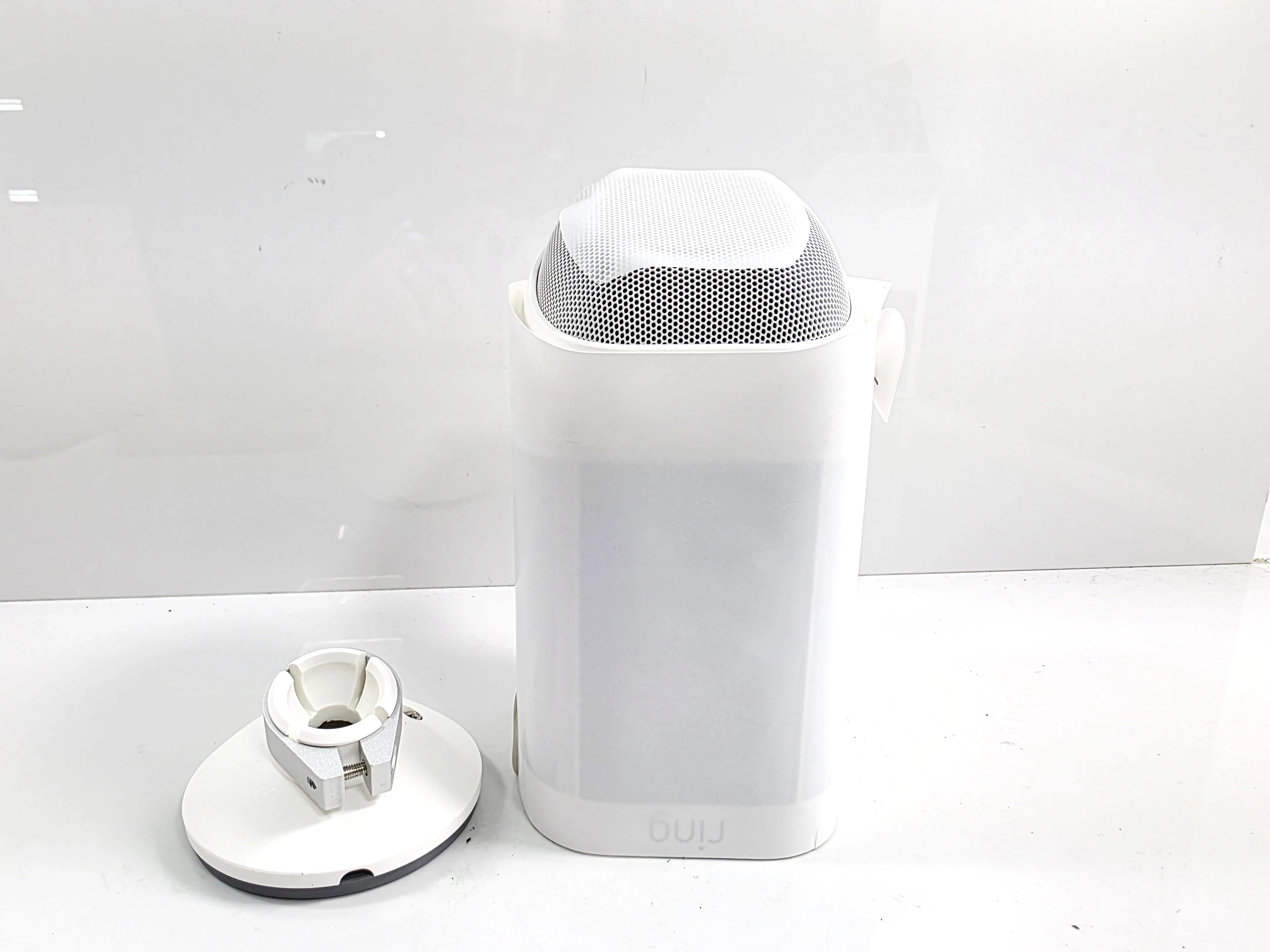 kamera-zewnetrzna-ring-spotlight-cam-pro-biala-wifi-wideo-2k-kod-producenta-b0cd2zy787