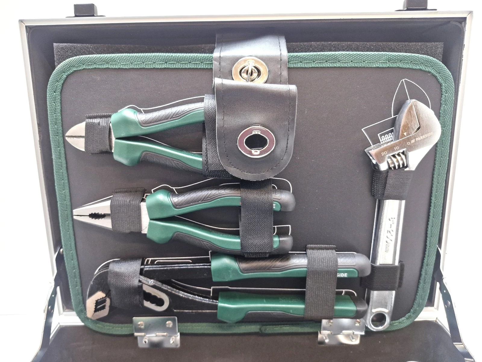 stalowa-walizka-z-narzedziami-108-elementow-kod-producenta-00