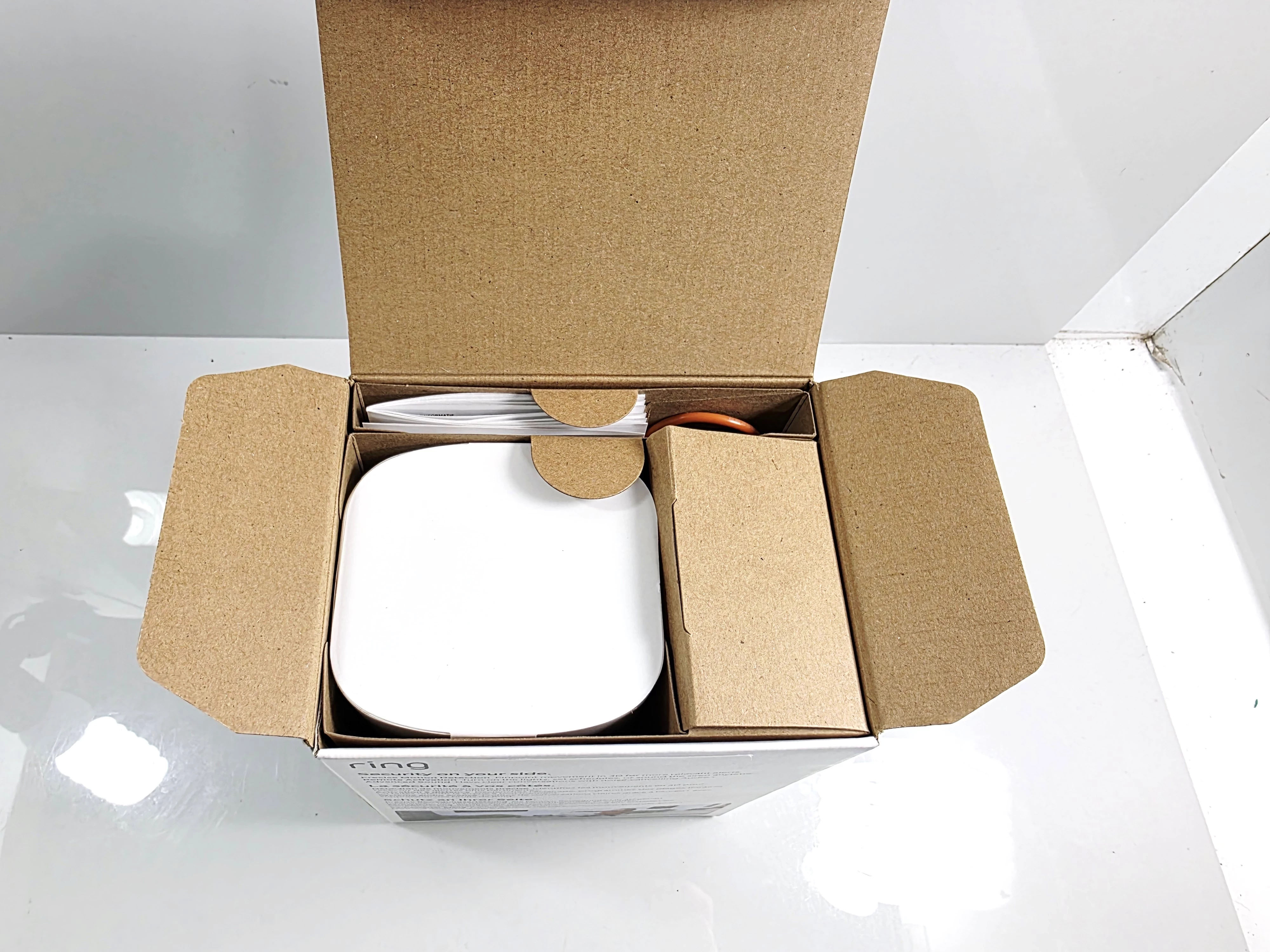 kamera-zewnetrzna-ring-spotlight-cam-pro-biala-wifi-wideo-2k-stan-11323-2