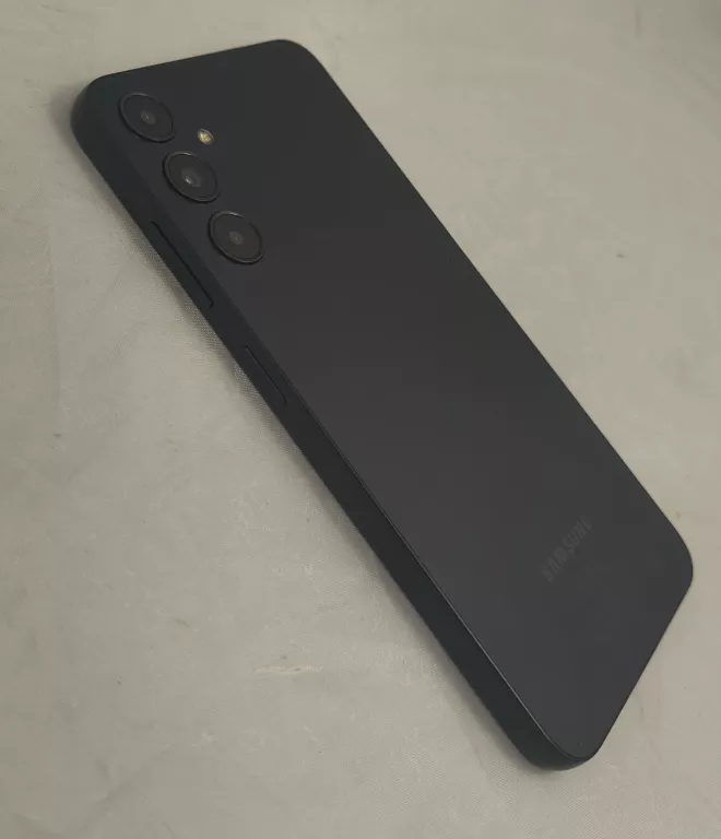 telefon-samsung-galaxy-a05s-464gb-pudelko-kabel-przekatna-ekranu-670